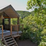 The Lodge Nid Perché, an unusual cabin for two with a private jacuzzi at the foot of the Dentelles de Montmirail